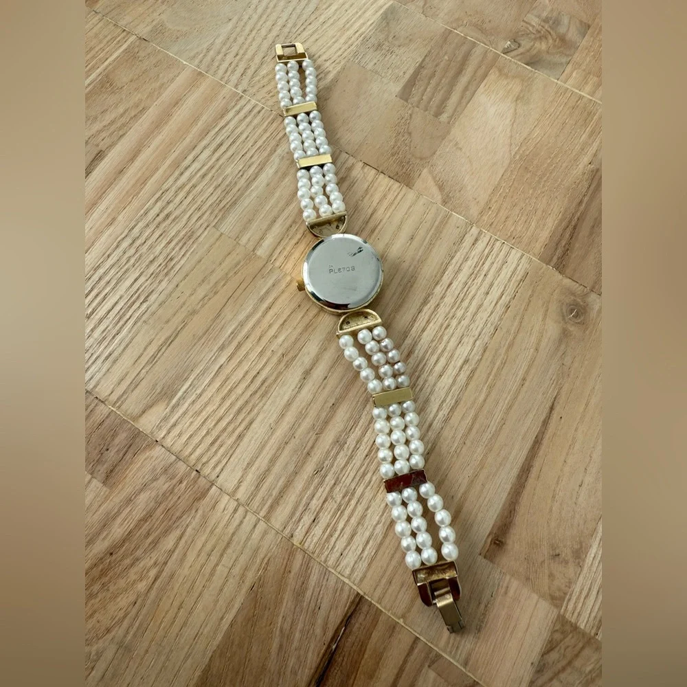 Vintage Ladies gold tone faux pearl watch NEW BATTERY